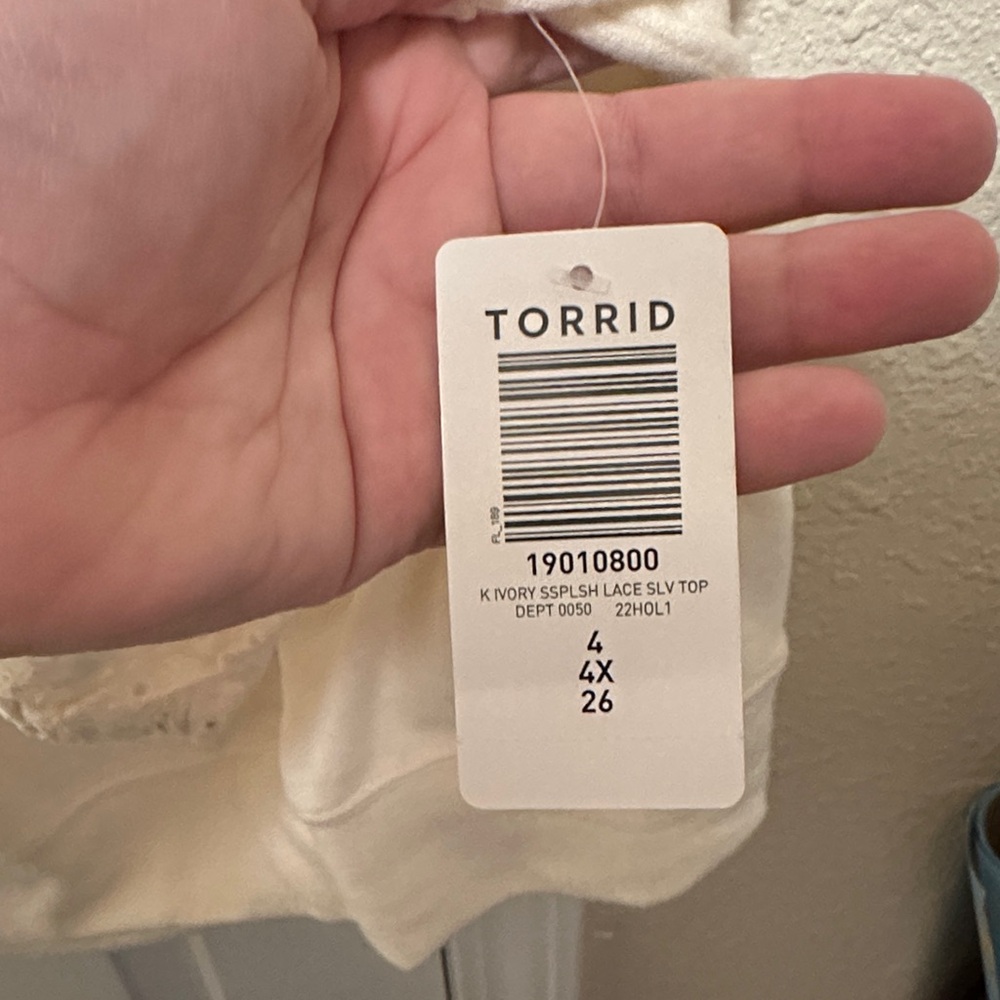 Torrid Cream Lace Sleeve Blouse Elegant NWT - Picture 4 of 5